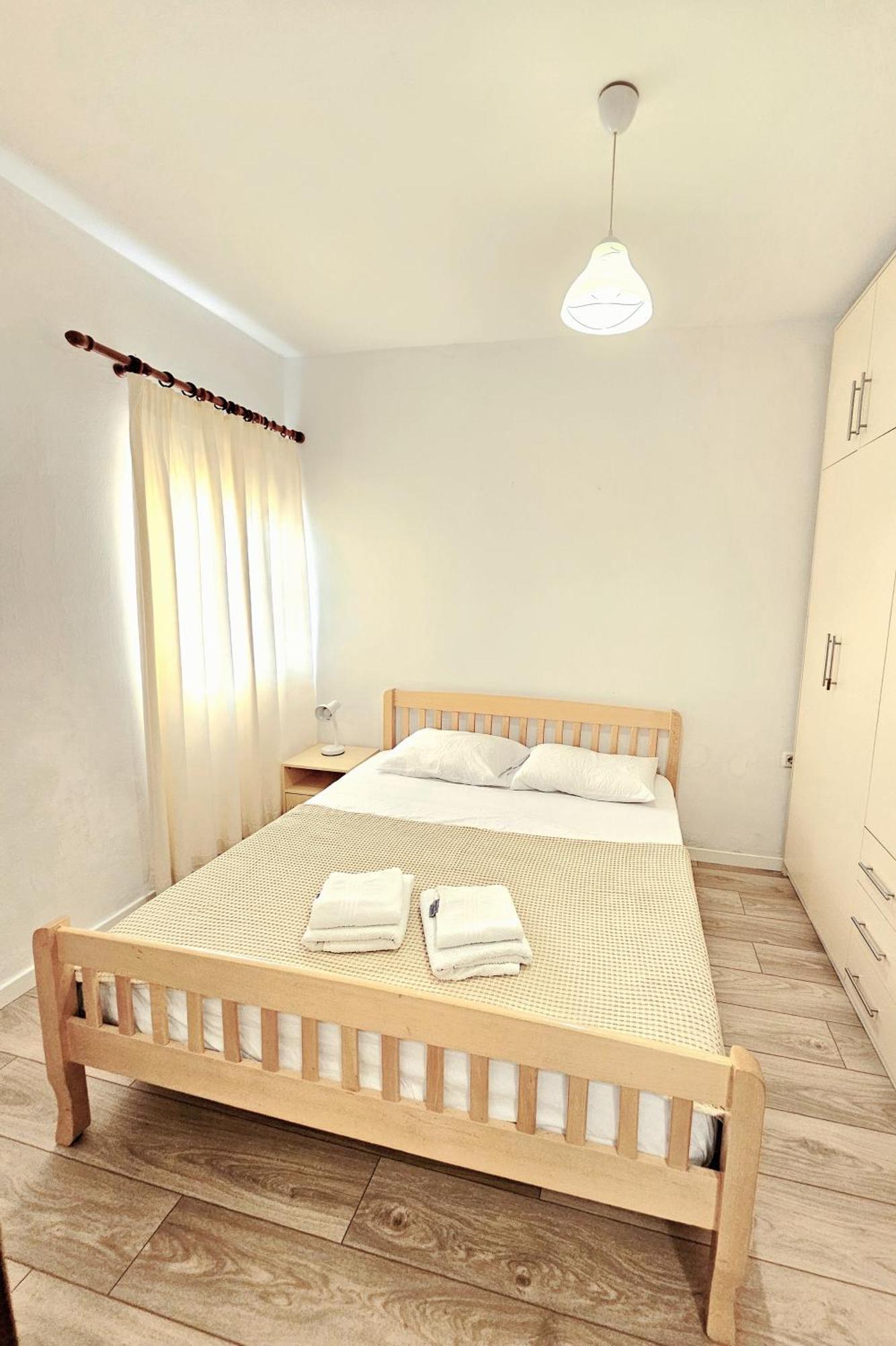 Cozy 1 Bedroom Near Parks, Cafes & Restaurants Apartment