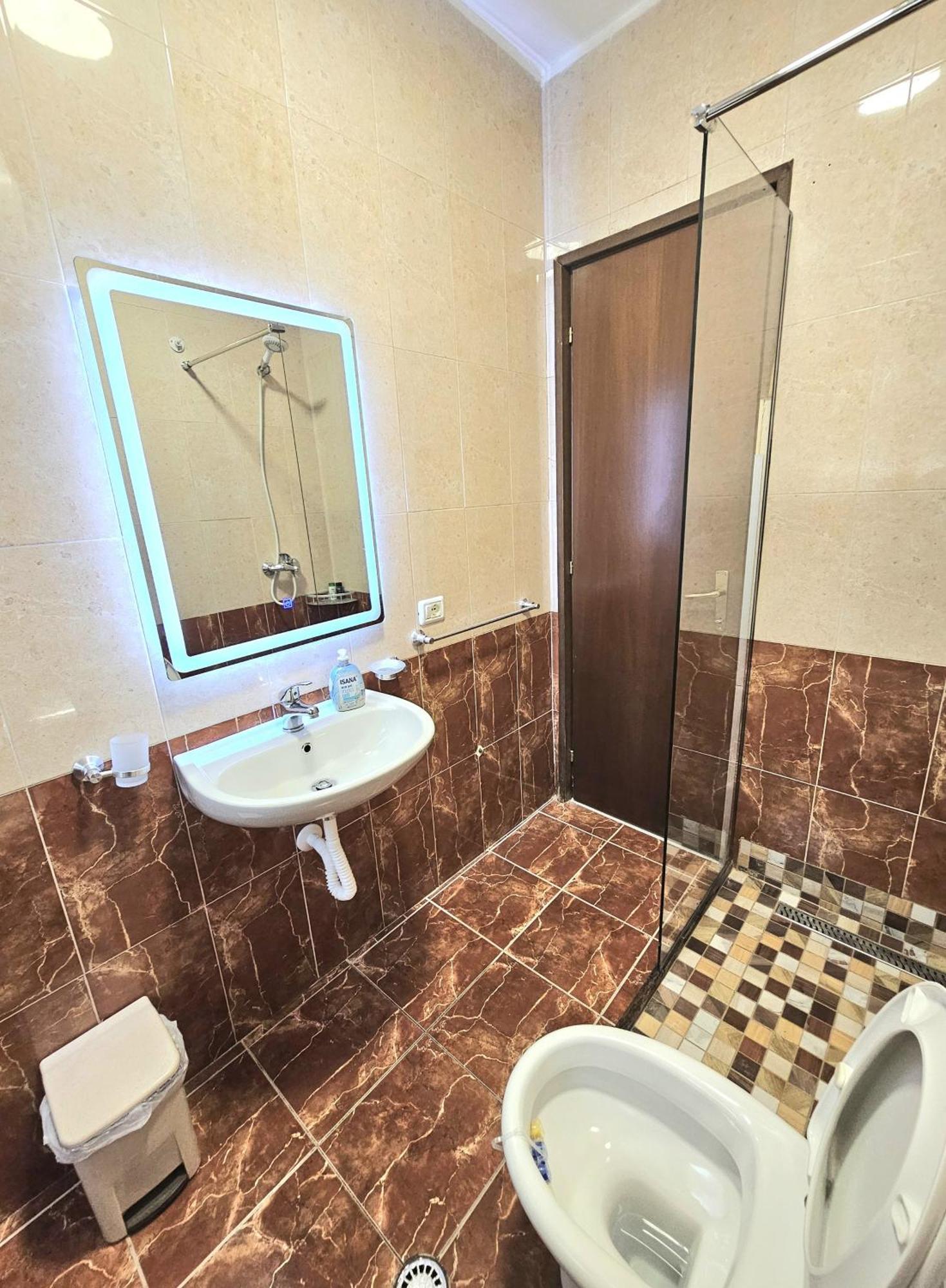 Apartment Cozy 1 Bedroom Near Parks, Cafes & Restaurants Tirana